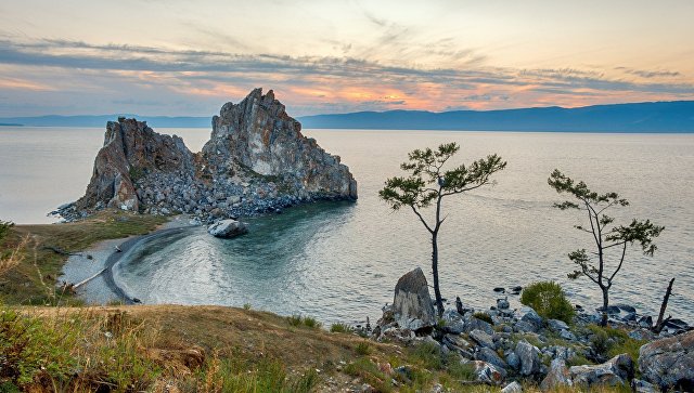 Скала Шаманка и мыс Бурхан на острове Ольхон