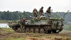 Военнослужащие вооруженных сил Украины во время учений. Архивное фото Военнослужащие вооруженных сил Украины во время учений. Архивное фото