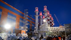Трубы электростанции на строящемся заводе по производству сжиженного газа Ямал СПГ. Трубы электростанции на строящемся заводе по производству сжиженного газа Ямал СПГ.