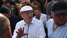 Лидер ЛДПР Владимир Жириновский во время митинга против пенсионной реформы на Пушкинской площади в Москве. 9 сентября 2018 Лидер ЛДПР Владимир Жириновский во время митинга против пенсионной реформы на Пушкинской площади в Москве. 9 сентября 2018