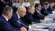 Владимир Путин проводит во Владивостоке заседание президиума Государственного совета по вопросам развития Дальнего Востока. 10 сентября 2018 Владимир Путин проводит во Владивостоке заседание президиума Государственного совета по вопросам развития Дальнего Востока. 10 сентября 2018