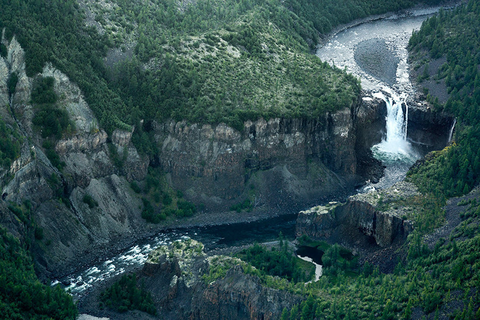 Водопад на реке Моя – Ачин
