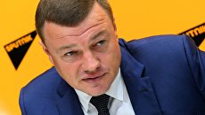 Глава администрации Тамбовской области Александр Никитин во время интервью возле радиорубки Sputnik на площадке IV Восточного экономического форума Глава администрации Тамбовской области Александр Никитин во время интервью возле радиорубки Sputnik на площадке IV Восточного экономического форума