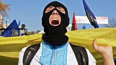 Участник марша по случаю годовщины образования Украинской повстанческой армии (УПА, экстремистская организация, запрещена в России) в Киеве Участник марша по случаю годовщины образования Украинской повстанческой армии (УПА, экстремистская организация, запрещена в России) в Киеве