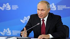 Президент РФ Владимир Путин во время встречи с премьер-министром Южной Кореи Ли Нак Ёном на полях IV Восточного экономического форума на территории ДВФУ на острове Русский Президент РФ Владимир Путин во время встречи с премьер-министром Южной Кореи Ли Нак Ёном на полях IV Восточного экономического форума на территории ДВФУ на острове Русский