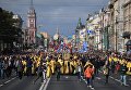 Священнослужители во время крестного хода в честь Дня перенесения мощей святого благоверного князя Александра Невского Священнослужители во время крестного хода в честь Дня перенесения мощей святого благоверного князя Александра Невского