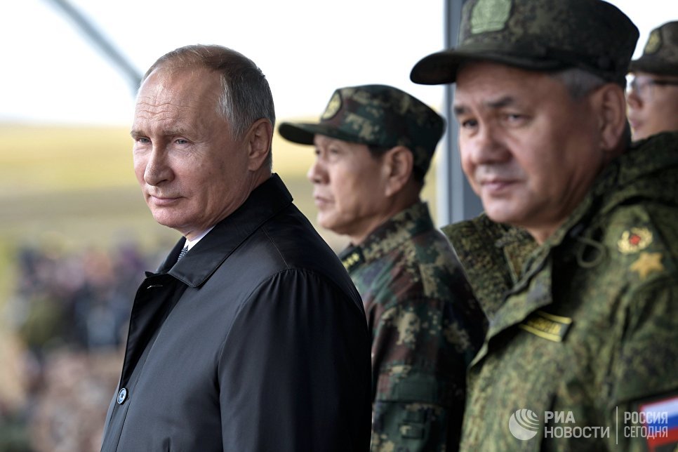 Владимир Путин на параде участников военных маневров Восток-2018 на забайкальском полигоне Цугол. 13 сентября 2018 Владимир Путин на параде участников военных маневров Восток-2018 на забайкальском полигоне Цугол. 13 сентября 2018