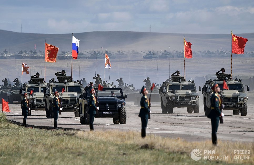 Парад участников военных маневров Восток-2018 на забайкальском полигоне Цугол Парад участников военных маневров Восток-2018 на забайкальском полигоне Цугол