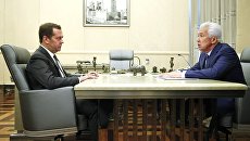 Дмитрий Медведев и глава Дагестана Владимир Васильев во время встречи. 13 сентября 2018 Дмитрий Медведев и глава Дагестана Владимир Васильев во время встречи. 13 сентября 2018