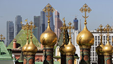 Купола Верхоспасского собора Московского Кремля. Архивное фото Купола Верхоспасского собора Московского Кремля. Архивное фото