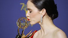 Рэйчел Броснахэн с наградой Эмми за сериал Удивительная миссис Мейзел в Лос-Анджелесе Рэйчел Броснахэн с наградой Эмми за сериал Удивительная миссис Мейзел в Лос-Анджелесе