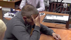 Подозреваемый в убийствах девушек в Петрозаводске на допросе у следователя Подозреваемый в убийствах девушек в Петрозаводске на допросе у следователя