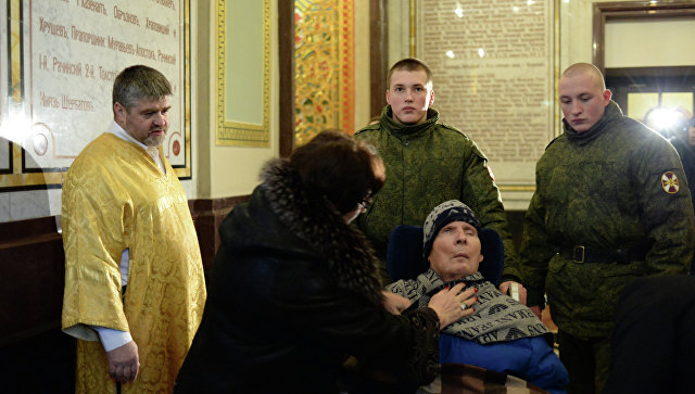 Генерал Анатолий Романов в храме Христа Спасителя в Москве Генерал Анатолий Романов в храме Христа Спасителя в Москве