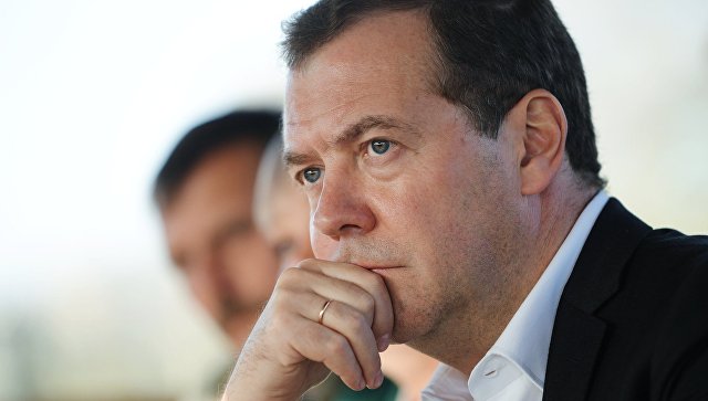 Власти России продолжат развивать АПК, заявил Медведев 