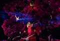 Мэрайя Кэри во время выступления на церемонии награждения American Music Awards в Лос-Анджелесе Мэрайя Кэри во время выступления на церемонии награждения American Music Awards в Лос-Анджелесе