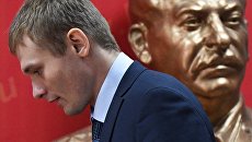 Кандидат на пост главы республики Хакасия Валентин Коновалов на пресс-конференции в штабе КПРФ в Абакане Кандидат на пост главы республики Хакасия Валентин Коновалов на пресс-конференции в штабе КПРФ в Абакане
