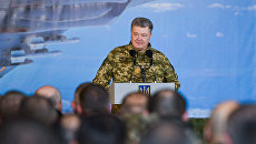 Президент Украины Петр Порошенко во время посещения Объединенного операционного центра сил многонациональных учений Чистое небо-2018. 11 октября 2018 Президент Украины Петр Порошенко во время посещения Объединенного операционного центра сил многонациональных учений Чистое небо-2018. 11 октября 2018
