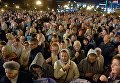 Верующие у Свято-Духового кафедрального собора в Минске, где проводит богослужение патриарх Московский и всея Руси Кирилл Верующие у Свято-Духового кафедрального собора в Минске, где проводит богослужение патриарх Московский и всея Руси Кирилл