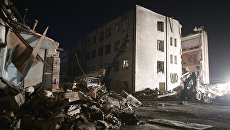 Разбор завалов пожарно-спасательными подразделениями МЧС РФ на заводе пиротехники Авангард в Гатчине Ленинградской области, где произошел взрыв. 19 октбря 2018 Разбор завалов пожарно-спасательными подразделениями МЧС РФ на заводе пиротехники Авангард в Гатчине Ленинградской области, где произошел взрыв. 19 октбря 2018