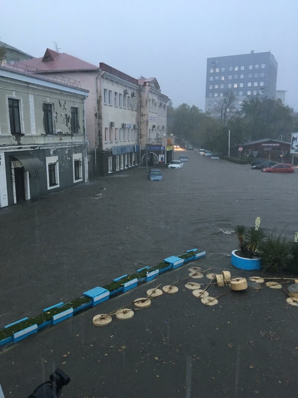 В Краснодарском крае из-за проливных дождей погибли два человека 