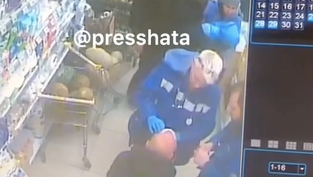 В Москве автомобилист с битой напал на гулявшего с коляской мужчину 