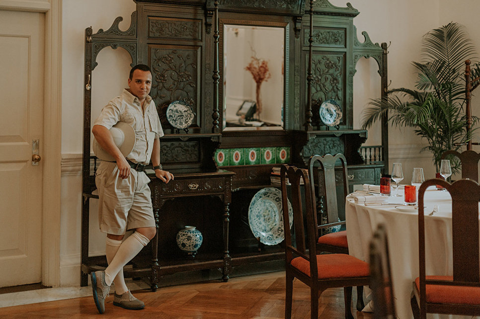 Павел Манылов в отеле Raffles Singapore