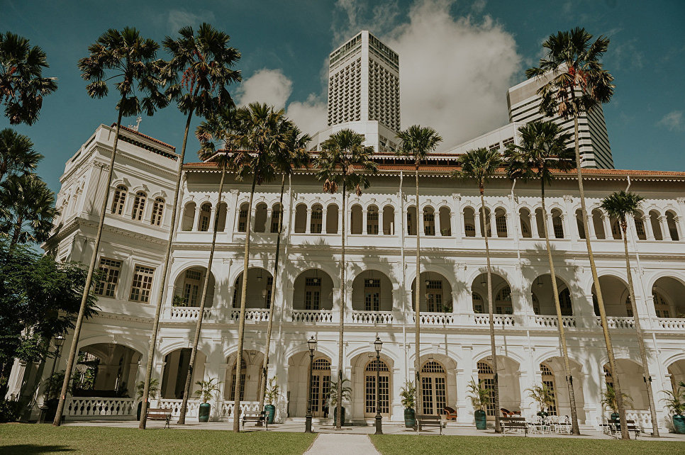 Фасад отеля Raffles Singapore