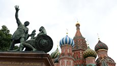 Памятник Кузьме Минину и князю Дмитрию Пожарскому. Архивное фото Памятник Кузьме Минину и князю Дмитрию Пожарскому. Архивное фото