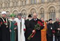 Президент РФ Владимир Путин на церемонии возложения цветов к памятнику Кузьме Минину и Дмитрию Пожарскому. 4 ноября 2018 Президент РФ Владимир Путин на церемонии возложения цветов к памятнику Кузьме Минину и Дмитрию Пожарскому. 4 ноября 2018