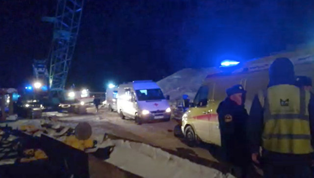 Четвертого пострадавшего при обрушении моста в Югре перевели в травмцентр 