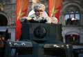 Участница марша, посвященного 77-летию военного парада 1941 года, на Красной площади в Москве Участница марша, посвященного 77-летию военного парада 1941 года, на Красной площади в Москве