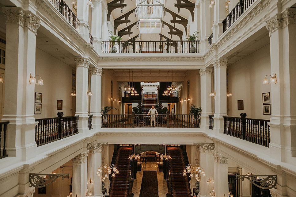 Коридоры отеля Raffles Singapore