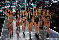 Показ Victoria’s Secret в Нью-Йорке Показ Victoria’s Secret в Нью-Йорке