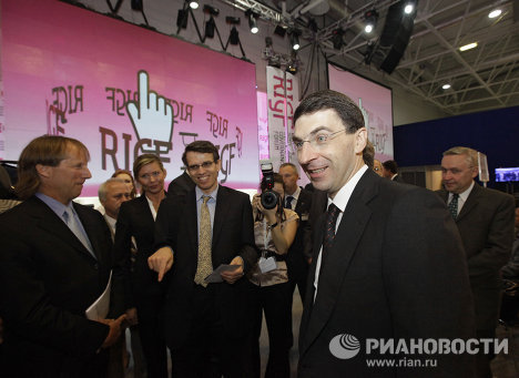 Игорь Щеголев на первом российском форуме по управлению Интернетом Игорь Щеголев на первом российском форуме по управлению Интернетом