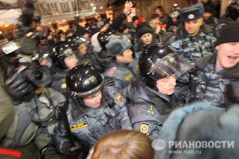 Меры безопасности на площади у Киевского вокзала Меры безопасности на площади у Киевского вокзала