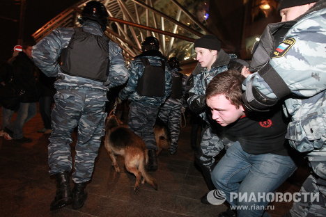 Меры безопасности у Киевского вокзала Меры безопасности у Киевского вокзала