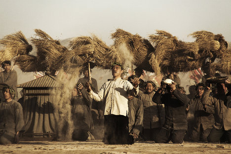Кадр из фильма Равнина Белого оленя (Bai lu yuan/White Deer Plain) Кадр из фильма Равнина Белого оленя (Bai lu yuan/White Deer Plain)