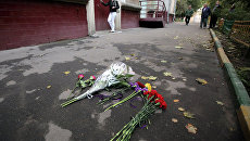 Цветы на месте гибели народного артиста России Александра Белявского Цветы на месте гибели народного артиста России Александра Белявского