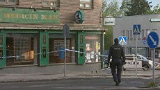 Финские полицейские оцепили место, где неизвестный стрелял по людям Финские полицейские оцепили место, где неизвестный стрелял по людям
