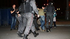 Более десяти человек задержаны в лагере оппозиции на Кудринской площади Более десяти человек задержаны в лагере оппозиции на Кудринской площади