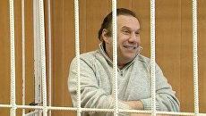Батурин явился на судебное заседание в хорошем настроении Батурин явился на судебное заседание в хорошем настроении