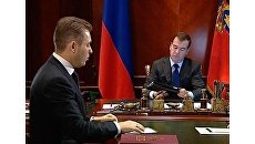 Астахов показал Медведеву на iPad, как защищают права детей в России Астахов показал Медведеву на iPad, как защищают права детей в России