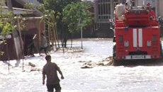 Потоки грязной воды затопили часть Грозного после прорыва дамбы Потоки грязной воды затопили часть Грозного после прорыва дамбы