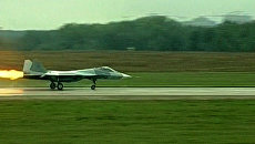 Истребитель Т-50 совершил аварийную посадку на авиасалоне МАКС-2011 Истребитель Т-50 совершил аварийную посадку на авиасалоне МАКС-2011