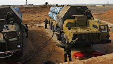 Подготовка к запуску зенитно-ракетной системы С-300. Архив Подготовка к запуску зенитно-ракетной системы С-300. Архив
