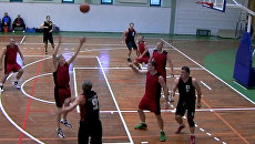 Генеральный консул Польши в Бресте вбросила баскетбольный мяч в игру Генеральный консул Польши в Бресте вбросила баскетбольный мяч в игру
