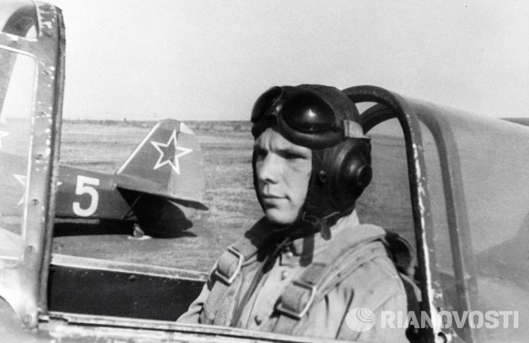 Гагарин на спортивном самолете Гагарин на спортивном самолете