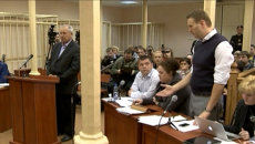 Навальный и свидетели знакомились друг с другом в суде по делу Кировлеса Навальный и свидетели знакомились друг с другом в суде по делу Кировлеса