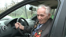 Участников автопробега встретил в Волгограде водитель с 70-летним стажем Участников автопробега встретил в Волгограде водитель с 70-летним стажем