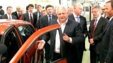 Экс-губернатор проверил, закрывается ли дверь у люксовой LADA Kalina Экс-губернатор проверил, закрывается ли дверь у люксовой LADA Kalina